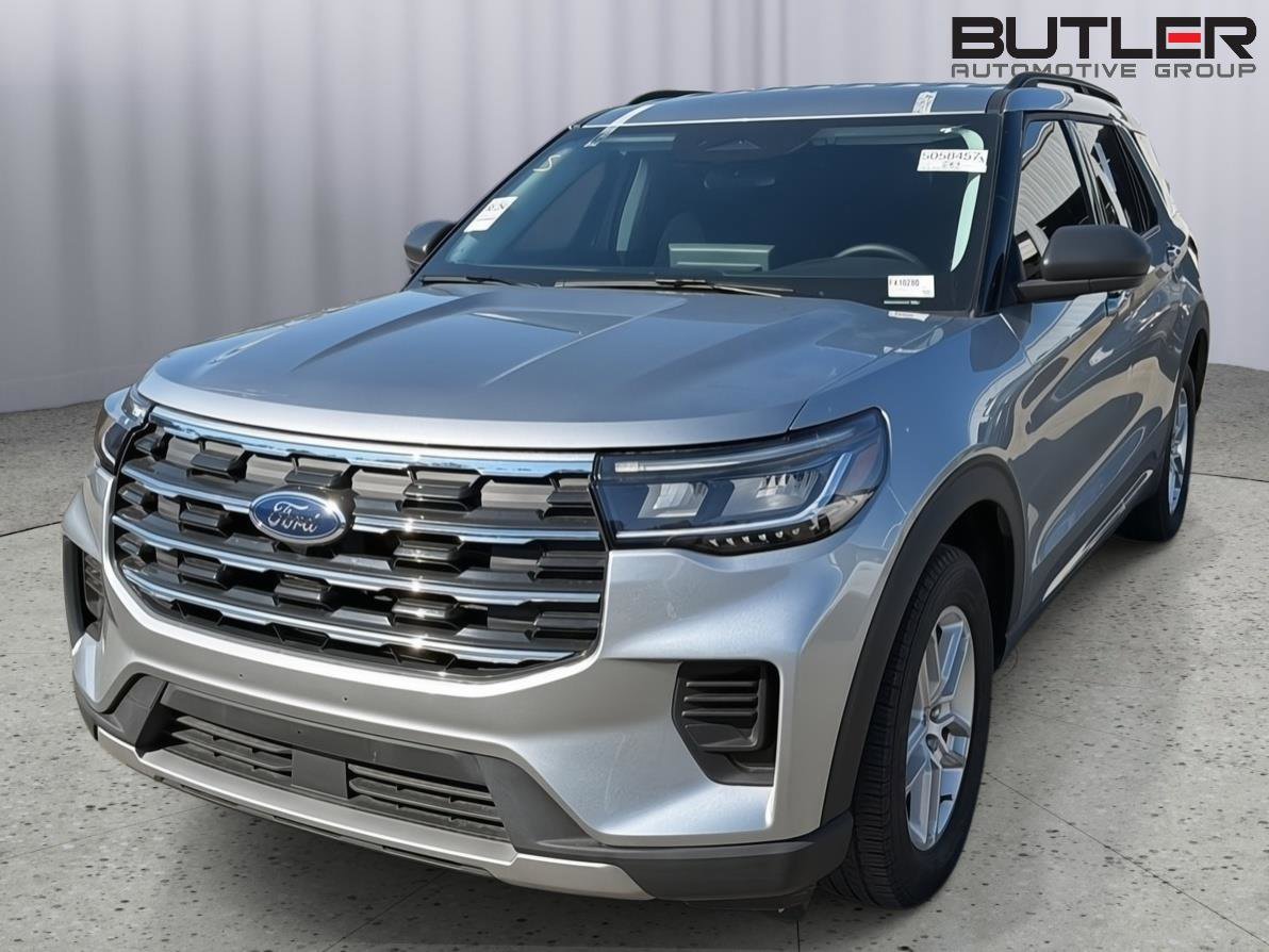 Used 2025 Ford Explorer Active RWD image 3