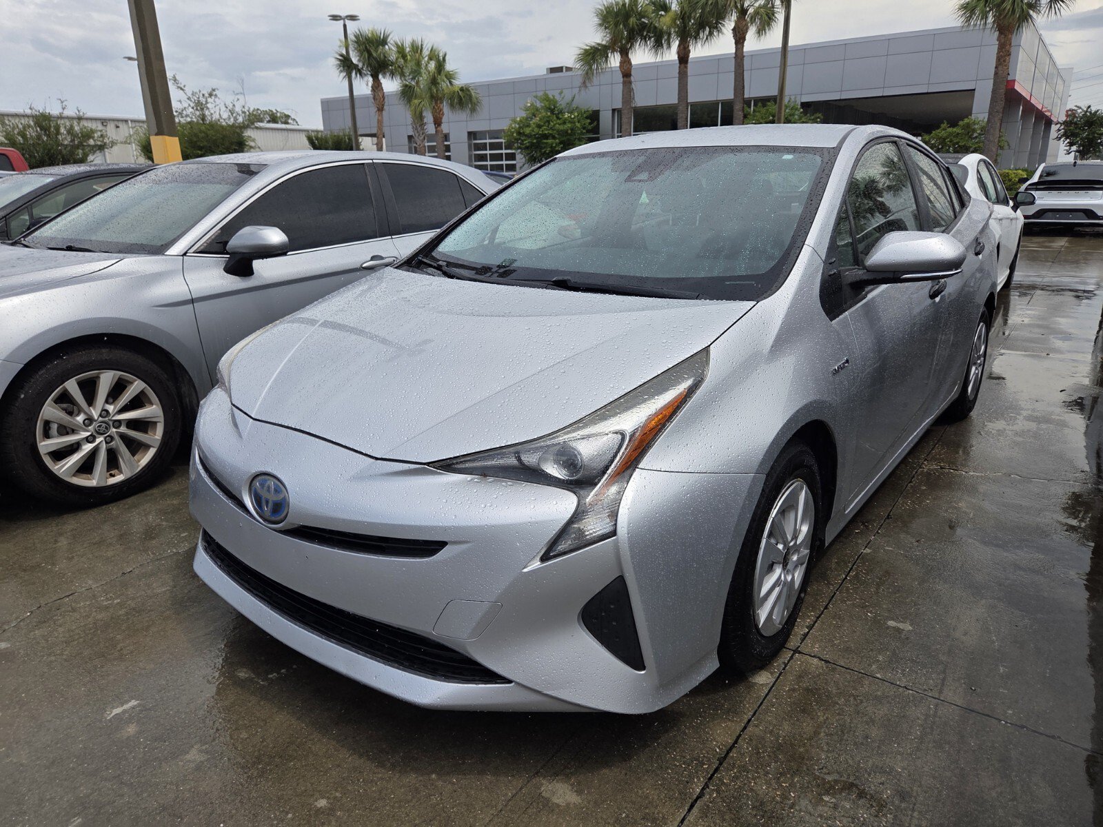 Used 2017 Toyota Prius Two FWD image 3