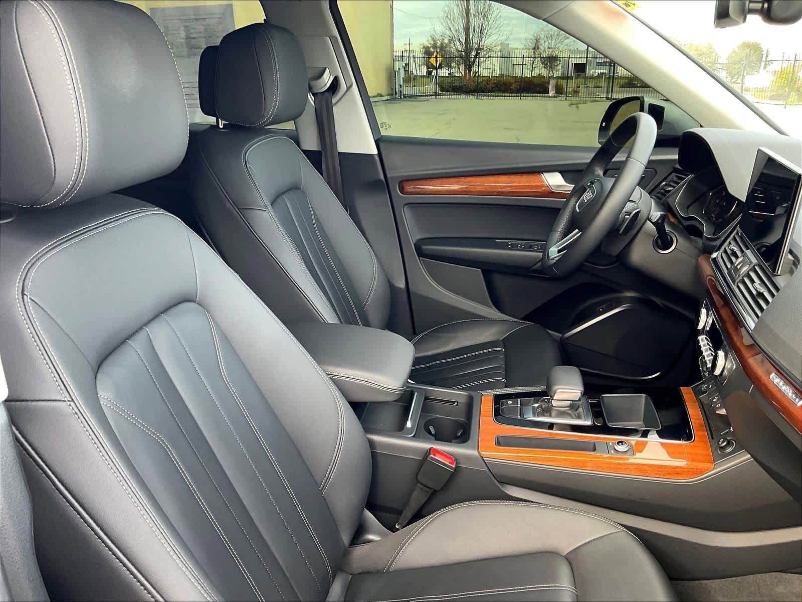 Used 2022 Audi Q5 2.0T Premium w/ Convenience Package AWD/4WD image 10