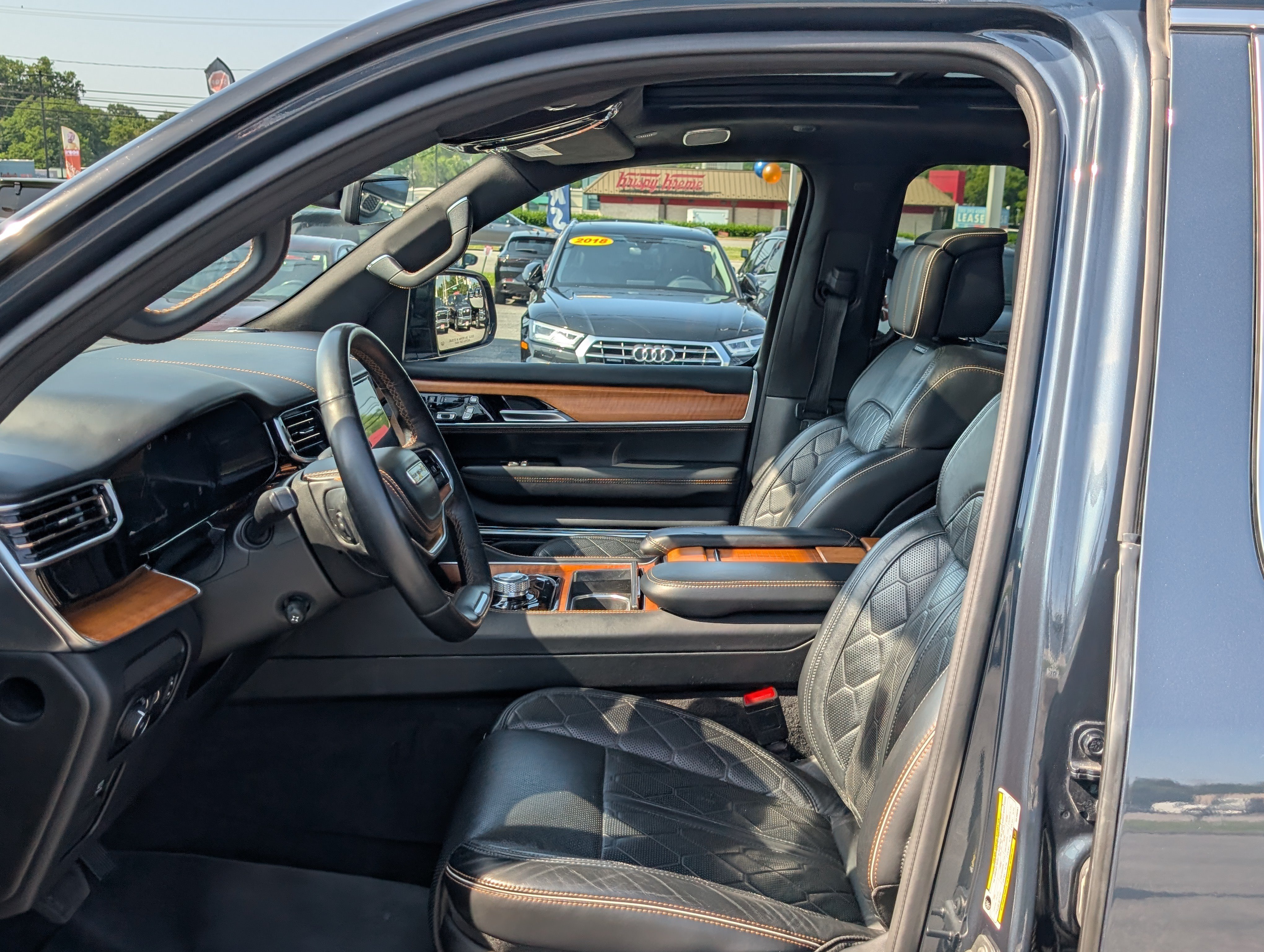 Used 2024 Jeep Grand Wagoneer L Series III AWD/4WD image 17