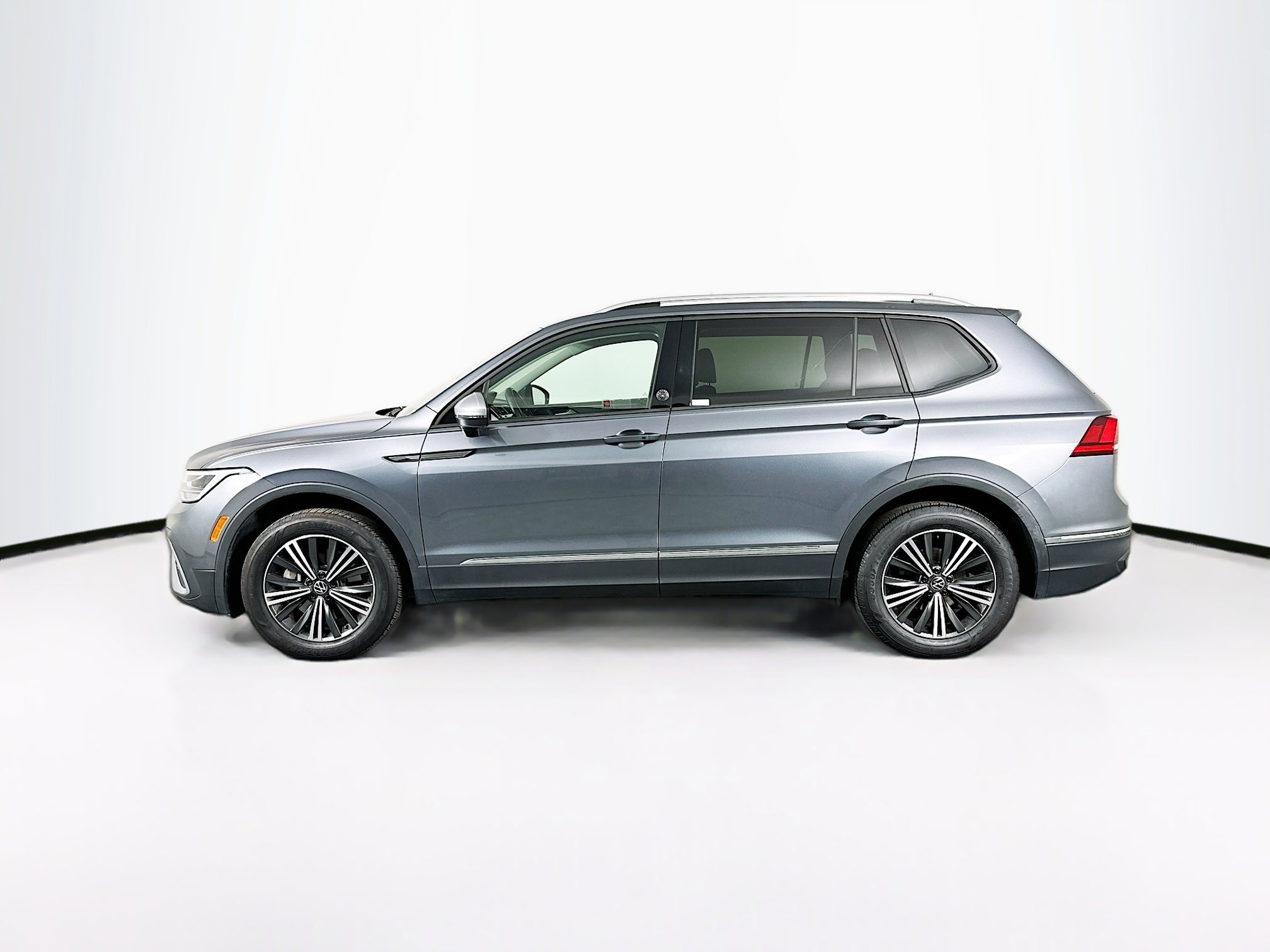 Used 2024 Volkswagen Tiguan Wolfsburg Edition image 4