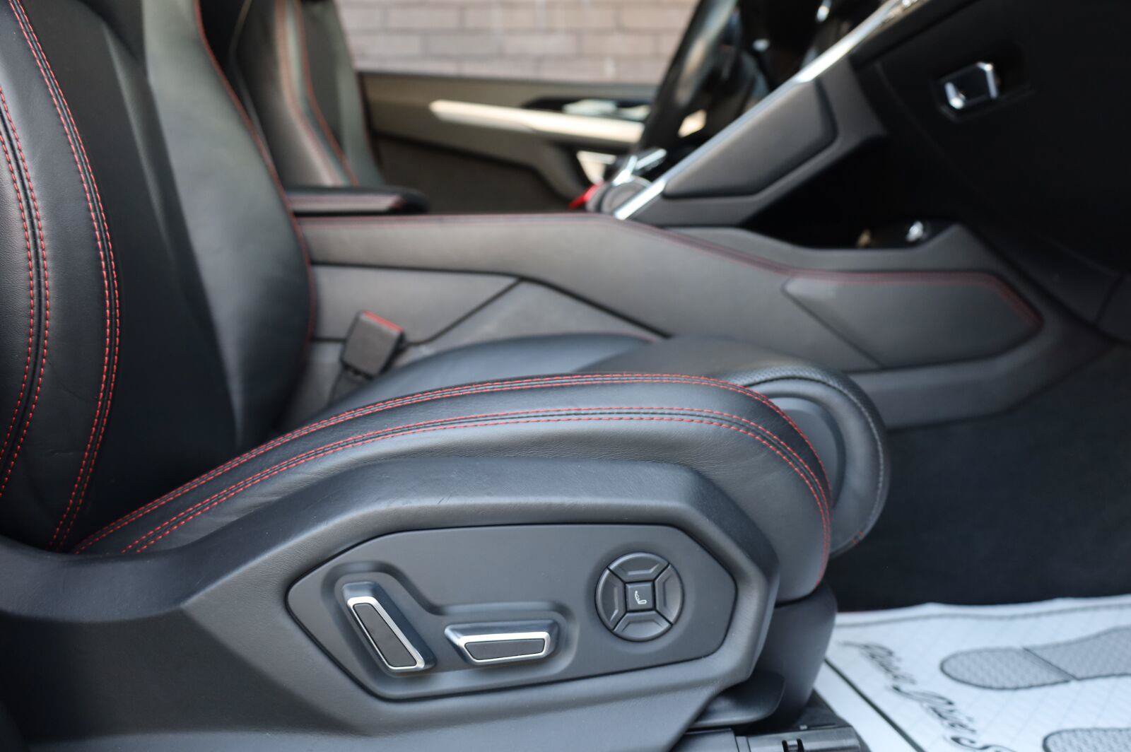Used 2019 Lamborghini Urus AWD/4WD image 38