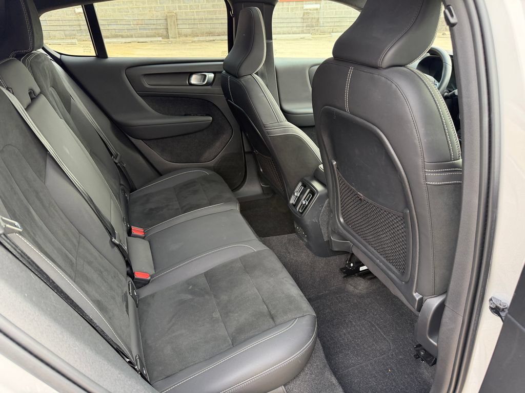 Certified 2023 Volvo C40 P8 Recharge Ultimate w/ Protection Package Premier AWD/4WD image 25
