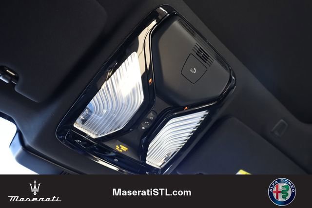 Used 2023 BMW 530i xDrive w/ Premium Package image 21