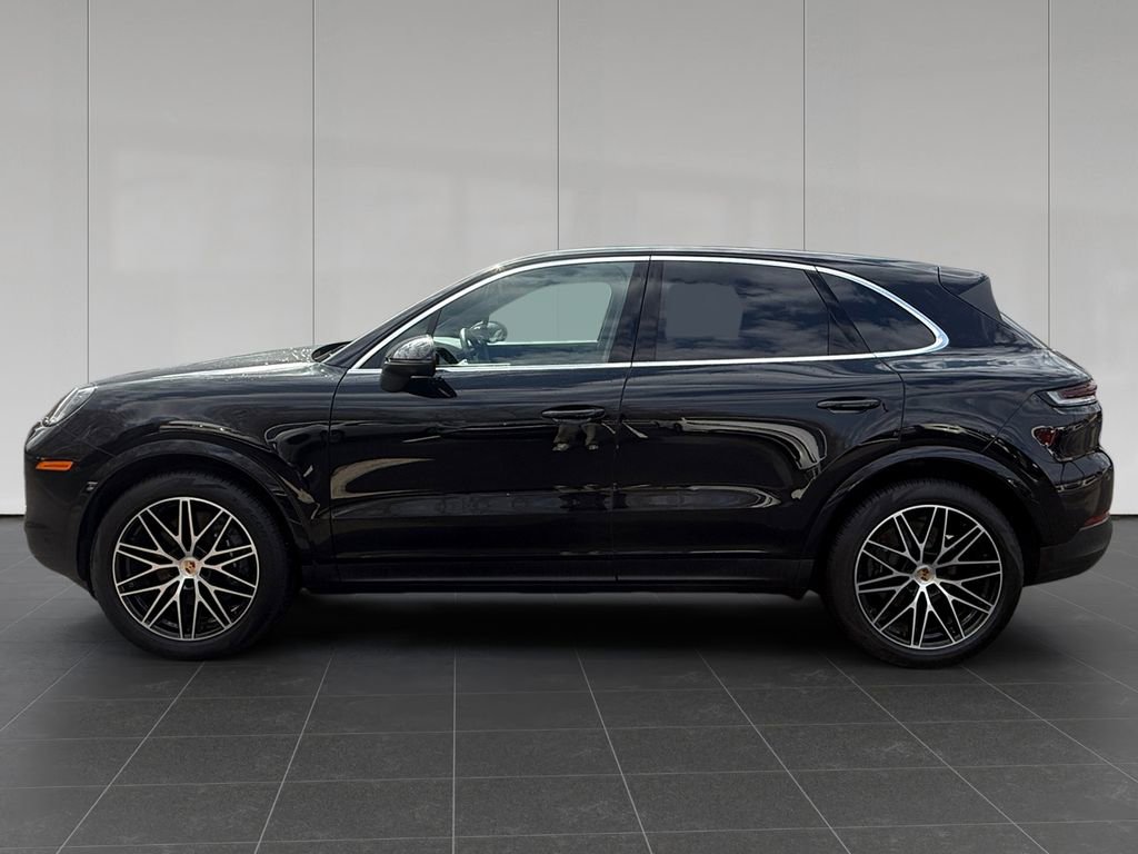 Used 2025 Porsche Cayenne image 2