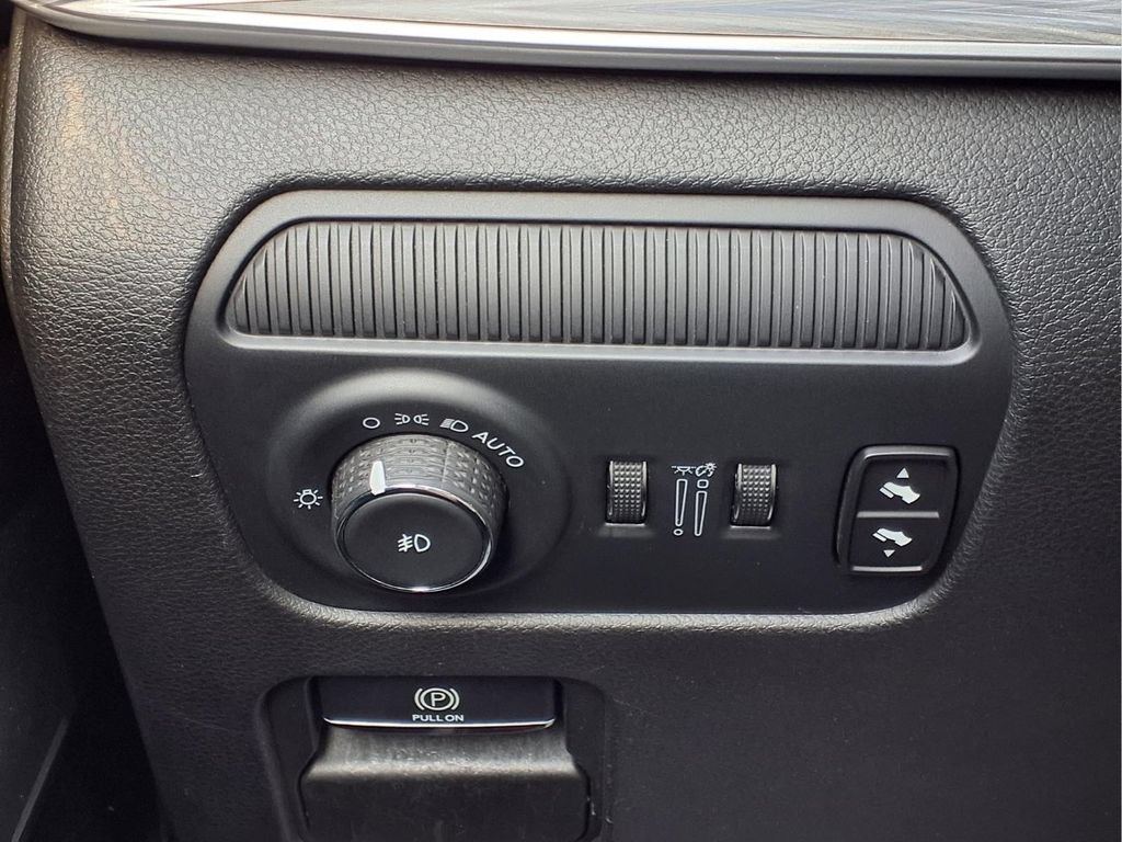 Used 2024 Jeep Wagoneer Series III AWD/4WD image 18