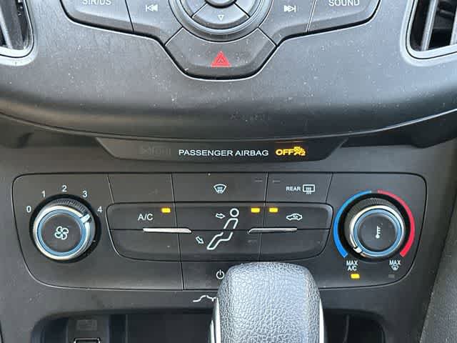 Used 2018 Ford Focus SE FWD image 12