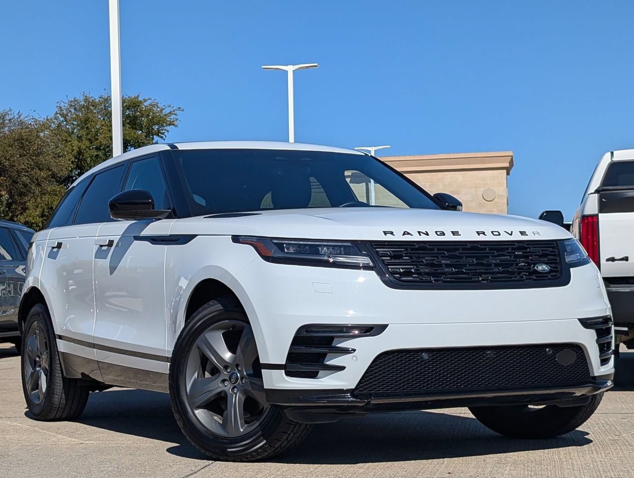 Used 2025 Land Rover Range Rover Velar Dynamic SE AWD/4WD image 2