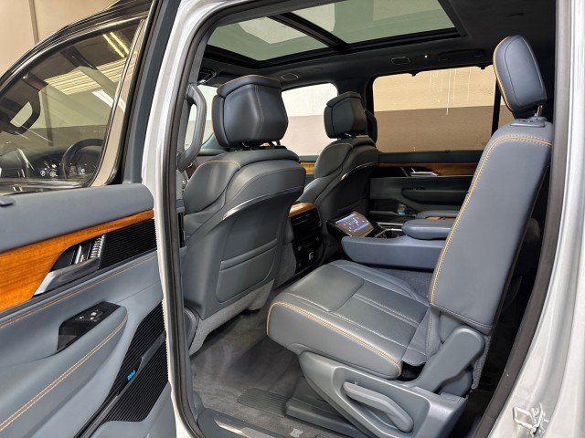 Used 2022 Jeep Grand Wagoneer Series II w/ Premium Group II image 40