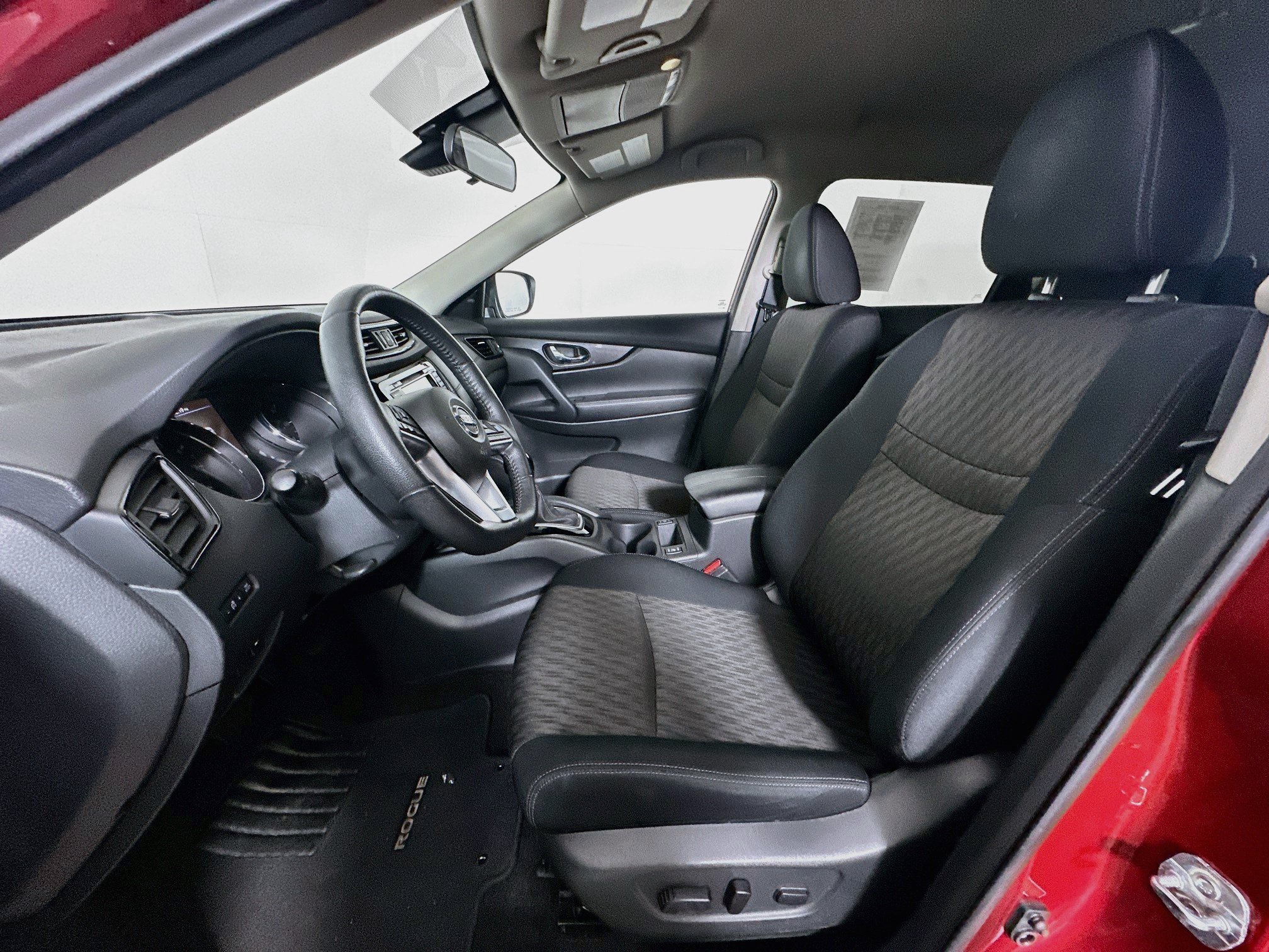 Used 2019 Nissan Rogue SV w/ Premium Package FWD image 13