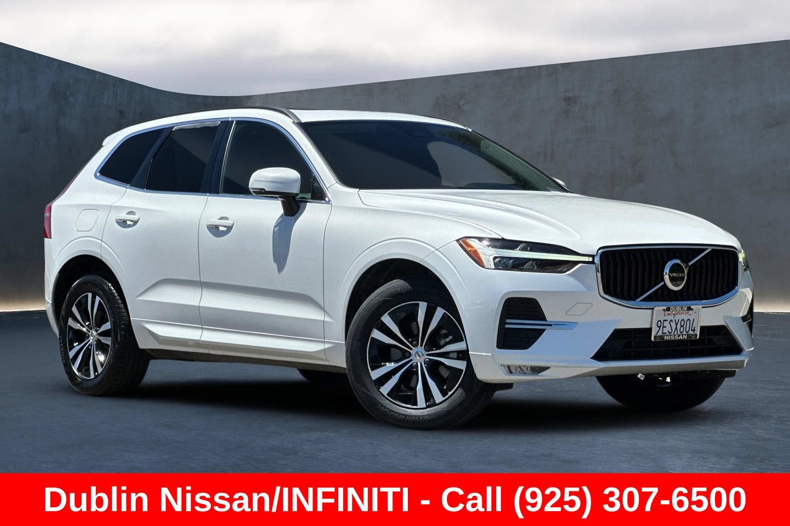 Used 2023 Volvo XC60 B5 Core w/ Protection Package Premier FWD image 2