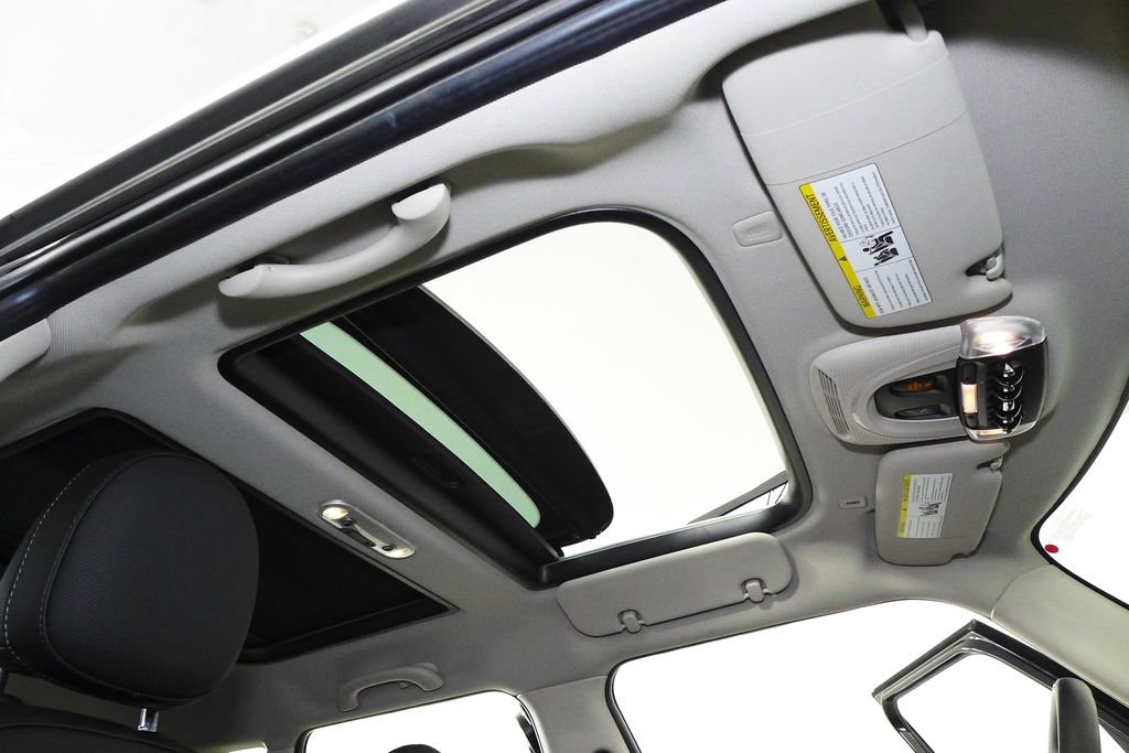 Used 2019 MINI Cooper 4-Door Hardtop image 18