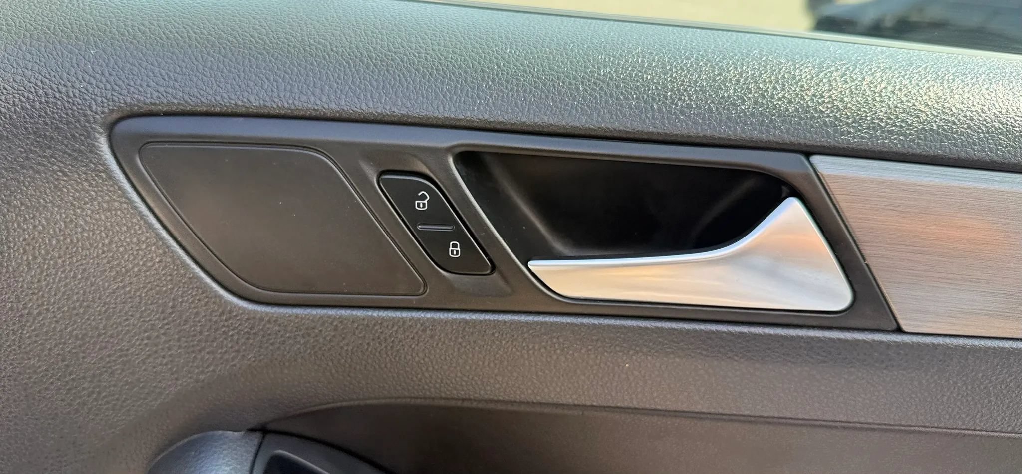 Used 2016 Volkswagen Jetta Sport FWD image 37