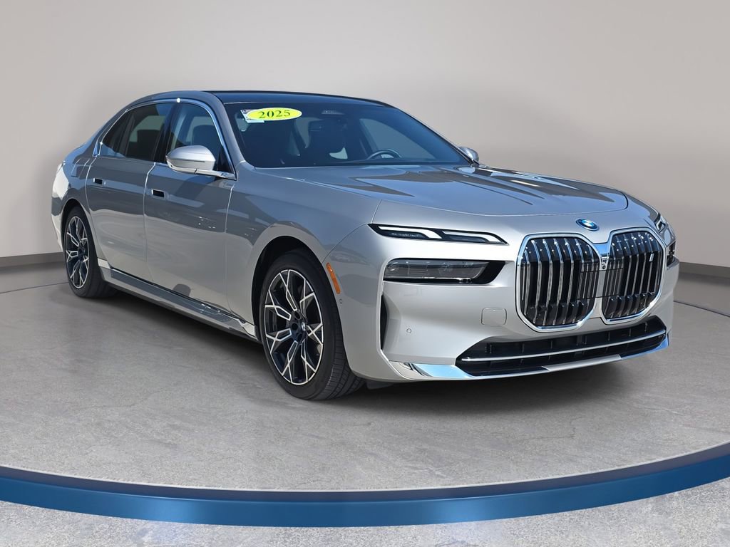 Used 2025 BMW i7 eDrive50 w/ Premium Package image 3