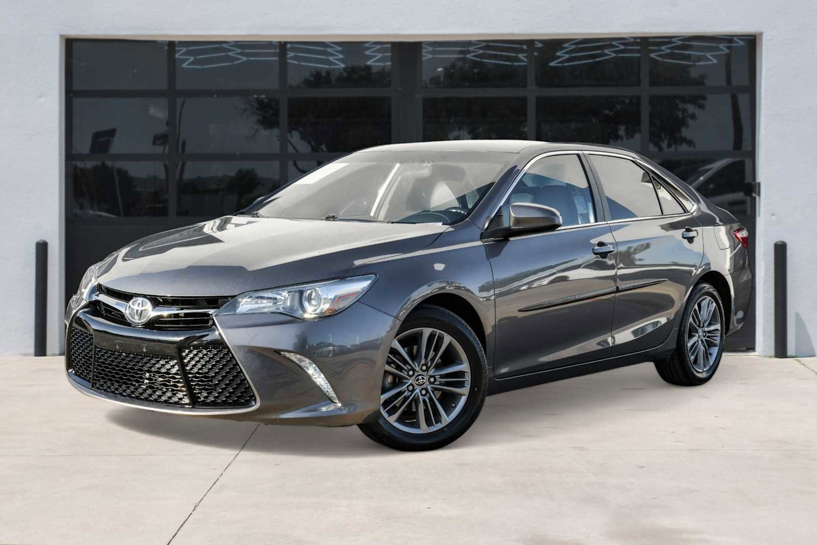 Used 2016 Toyota Camry SE