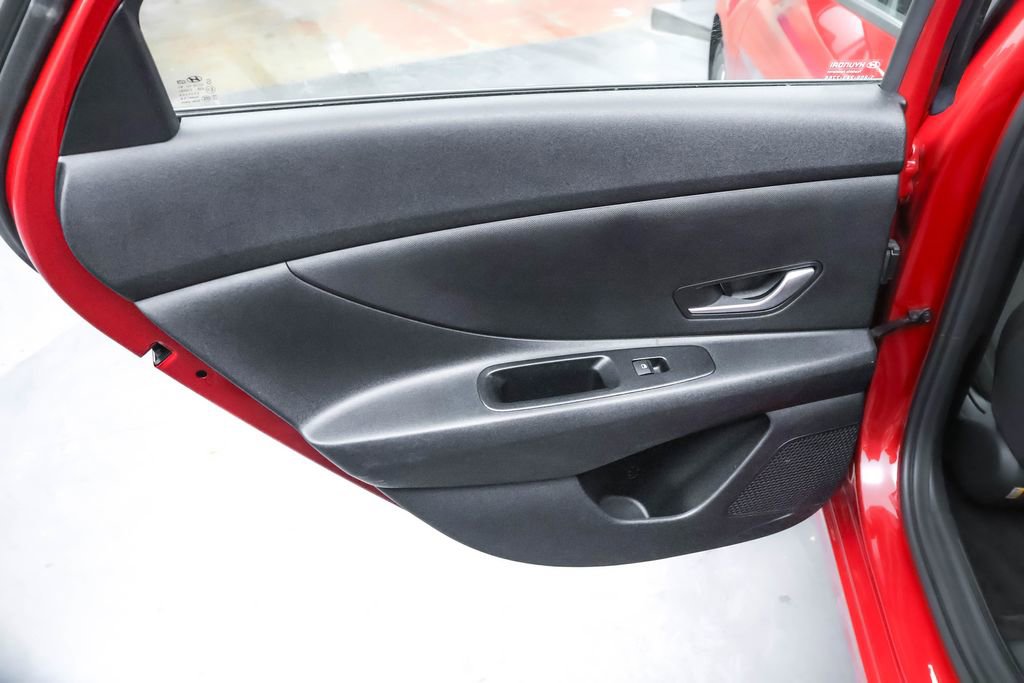 Certified 2023 Hyundai Elantra SE w/ Cargo Package image 26