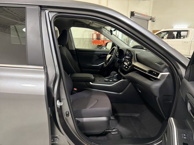 Used 2023 Toyota Highlander L FWD image 36
