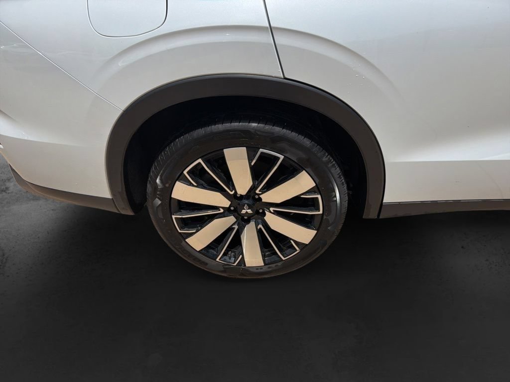 Used 2025 Mitsubishi Outlander SE FWD image 9