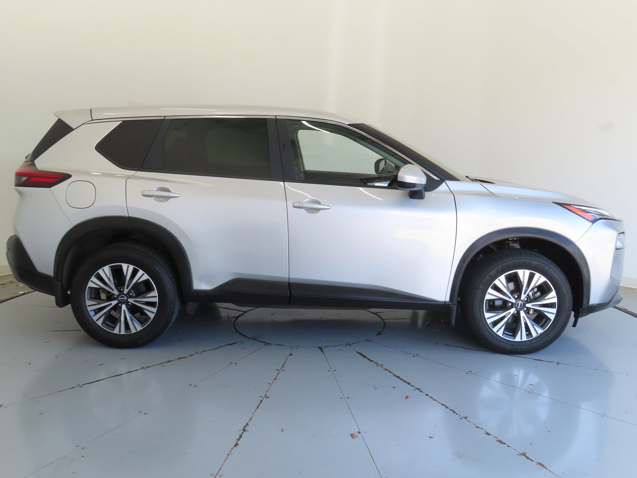 Used 2023 Nissan Rogue SV AWD/4WD image 2