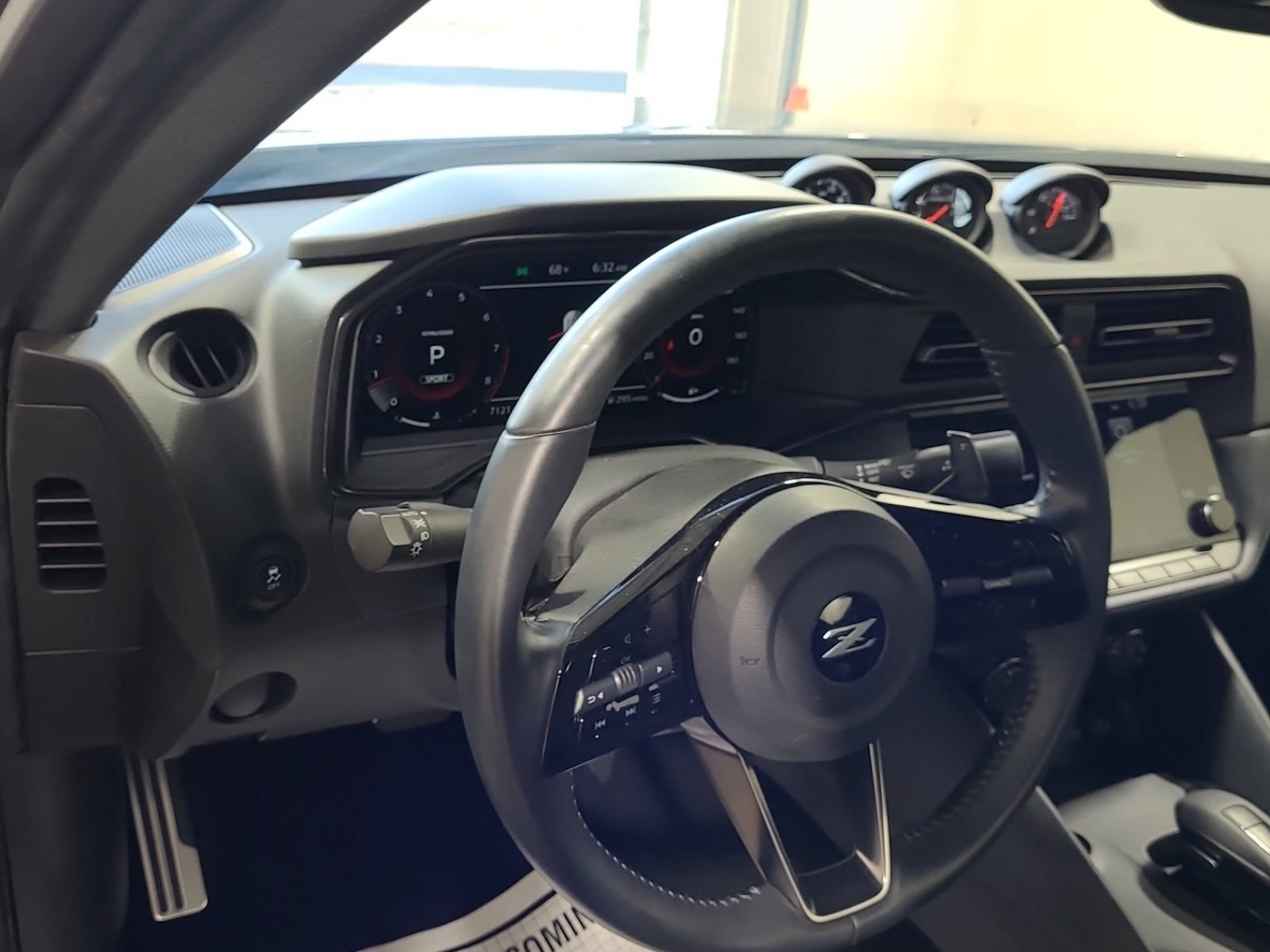Used 2025 Nissan Z Performance w/ Floor Mat Package RWD image 5
