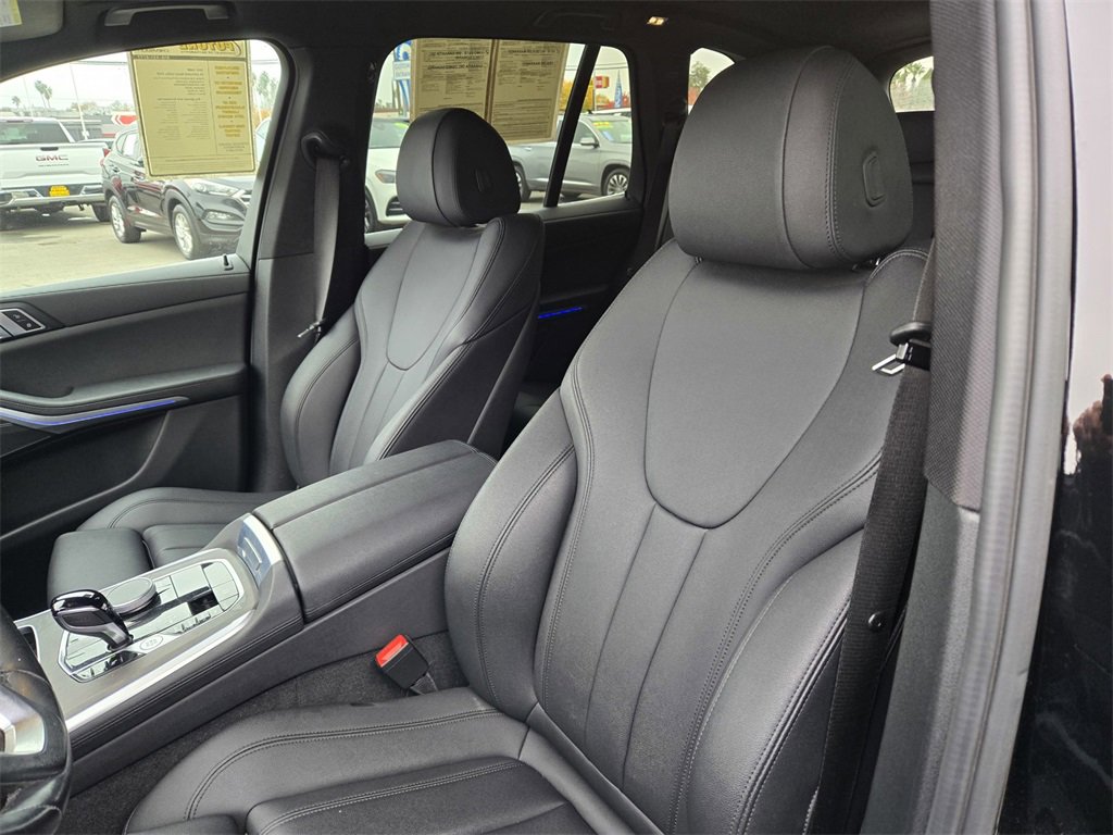 Used 2022 BMW X5 xDrive40i w/ Parking Assistance Package image 12