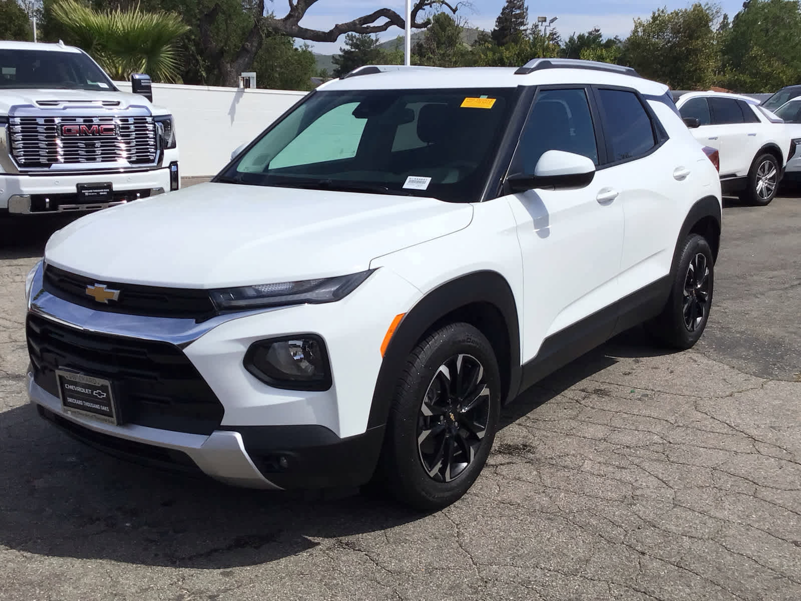 Used 2023 Chevrolet TrailBlazer LT w/ Convenience Package image 2