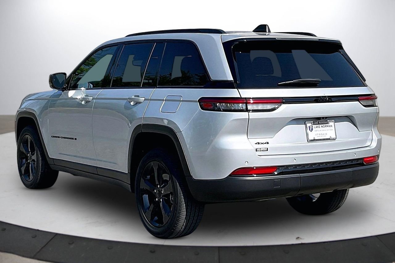 Certified 2023 Jeep Grand Cherokee Altitude AWD/4WD image 7