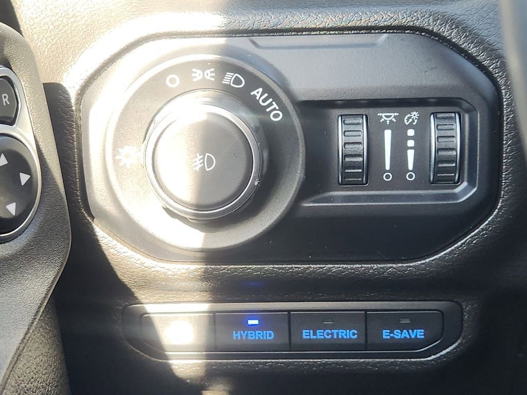 Used 2022 Jeep Wrangler Unlimited Sahara w/ Cold Weather Group image 23