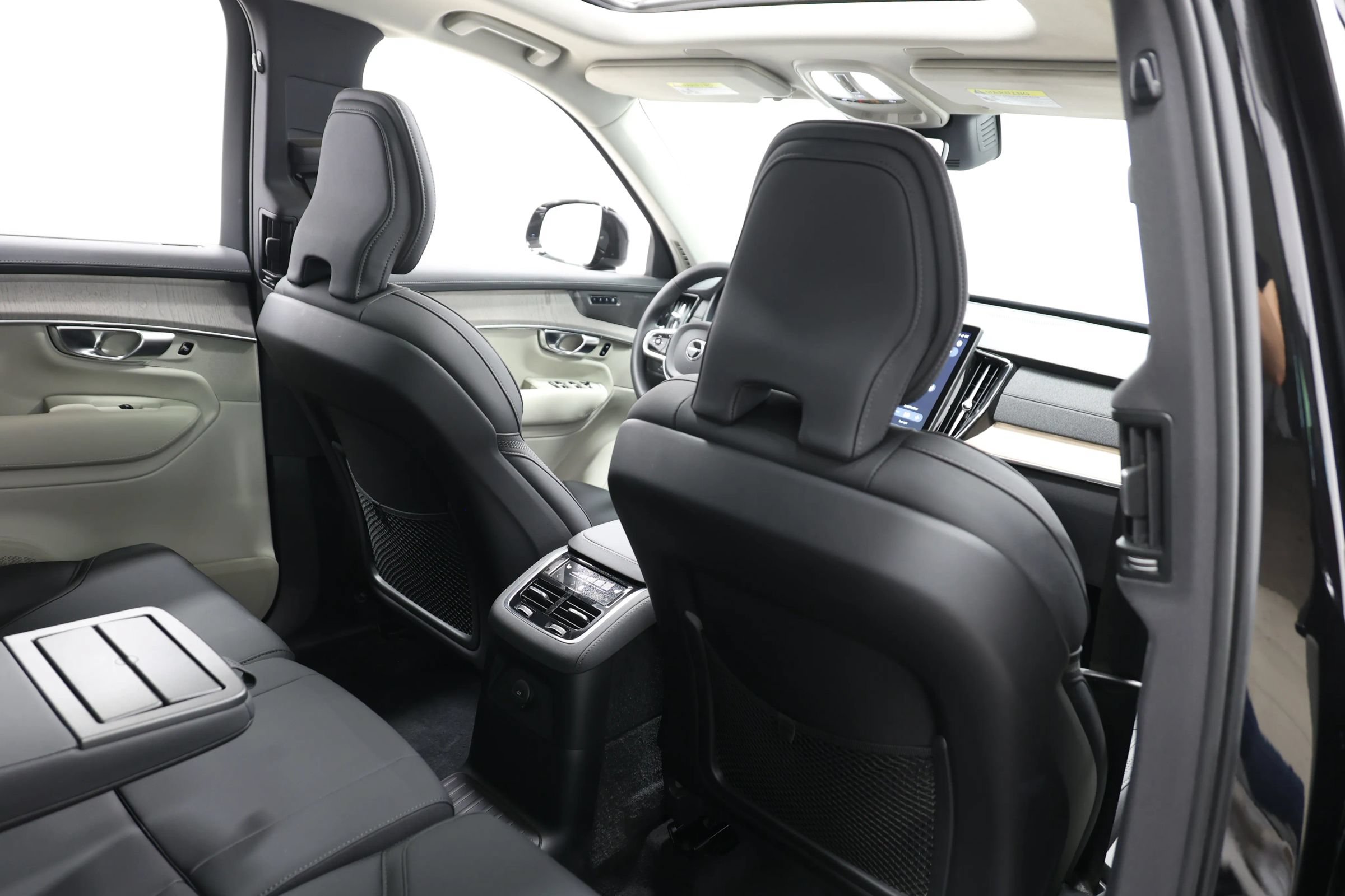 Used 2025 Volvo XC90 T8 Plus w/ Protection Package Premier AWD/4WD image 88