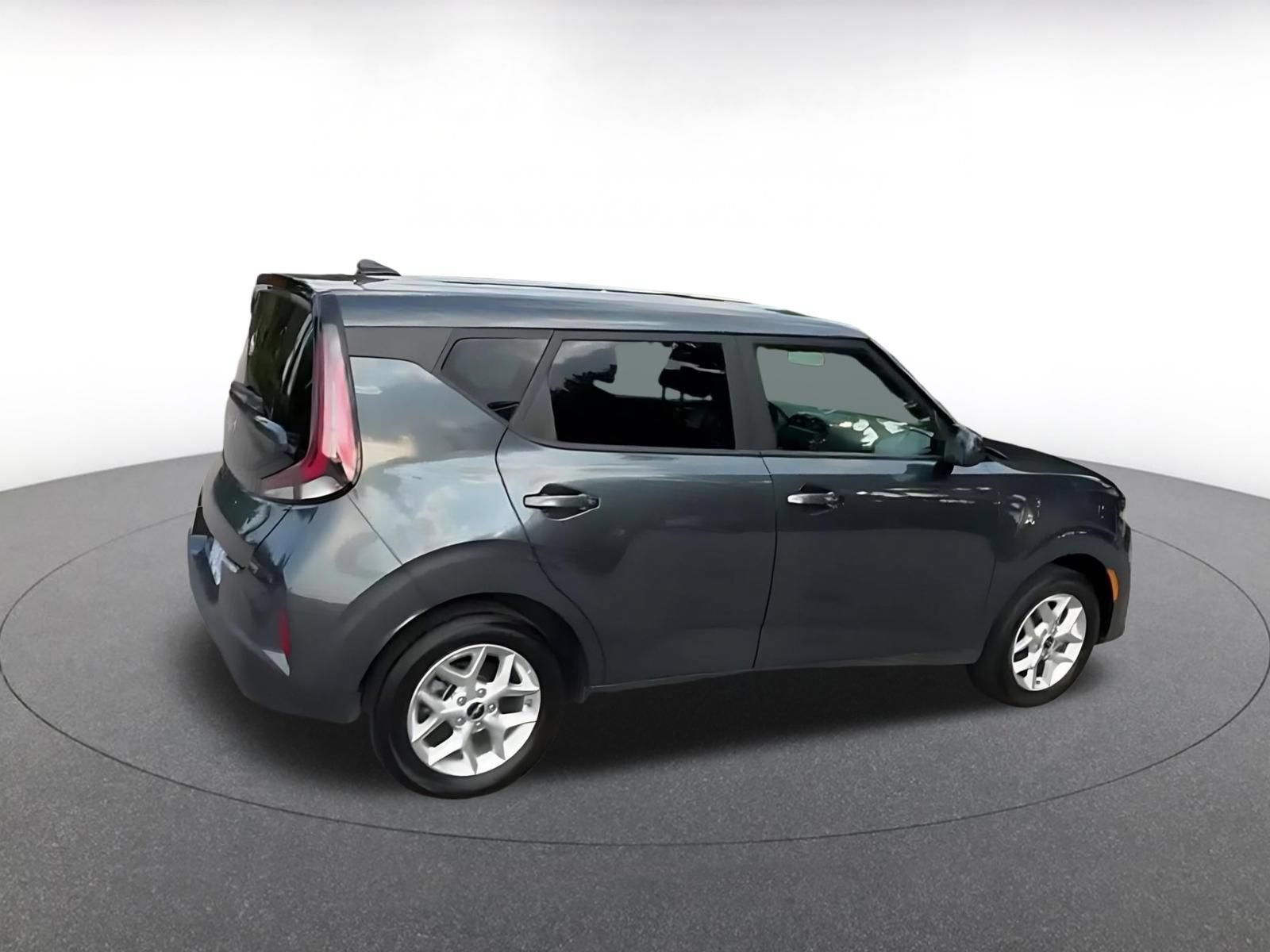 Used 2025 Kia Soul LX w/ LX Technology Package FWD image 13