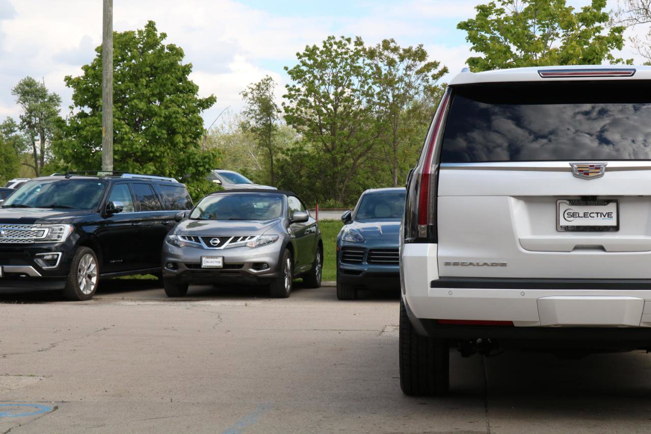 Used 2018 Cadillac Escalade ESV Luxury AWD/4WD image 12