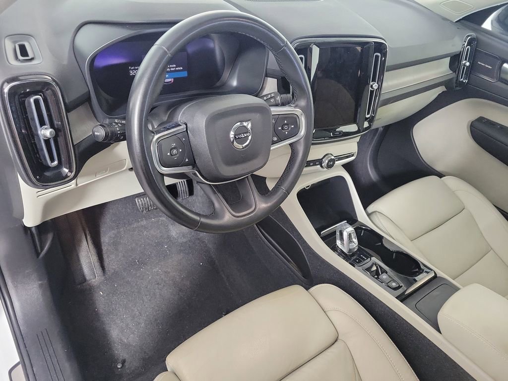 Used 2023 Volvo XC40 B4 Ultimate FWD image 11