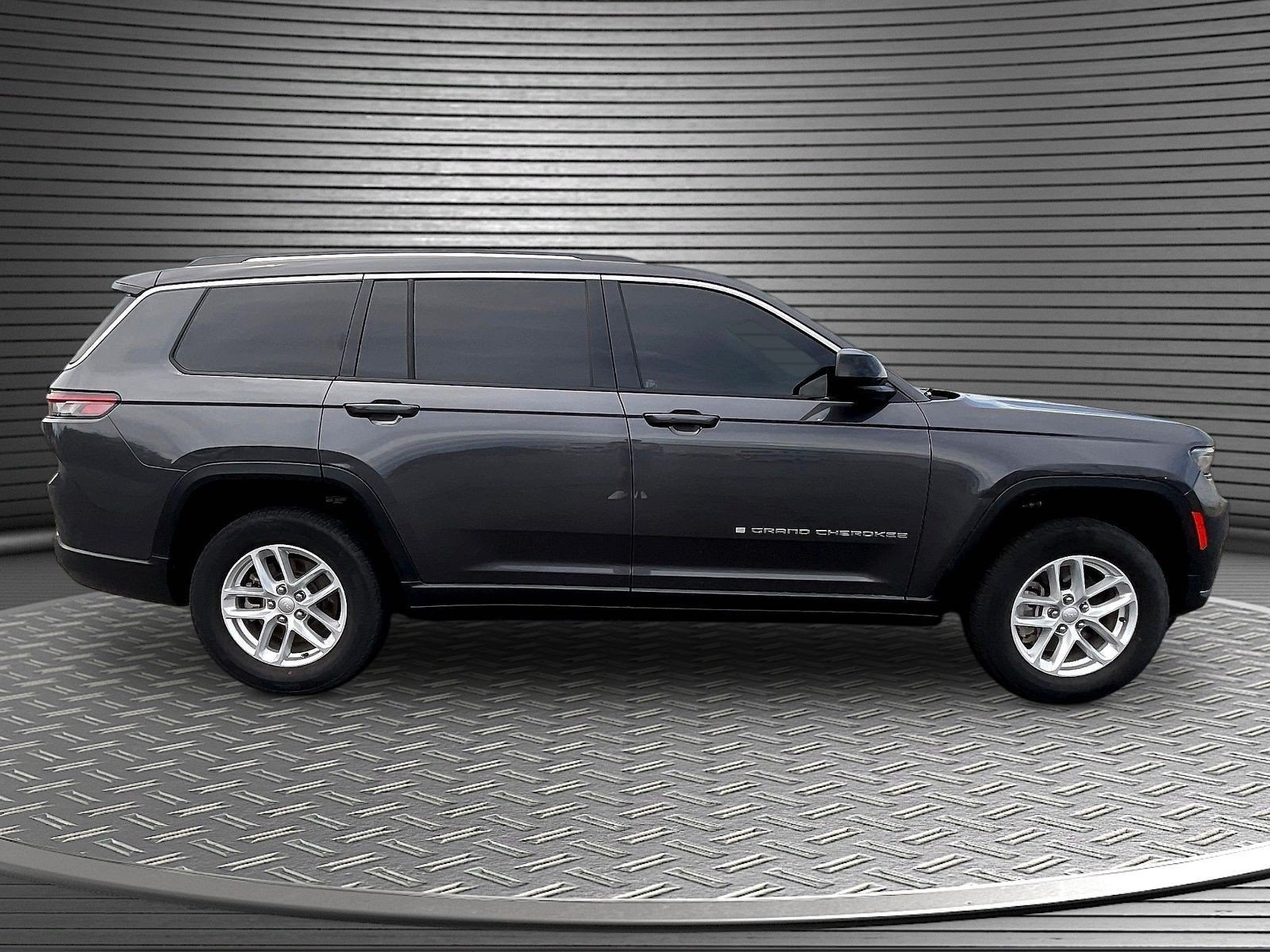 Used 2023 Jeep Grand Cherokee L Laredo AWD/4WD image 8