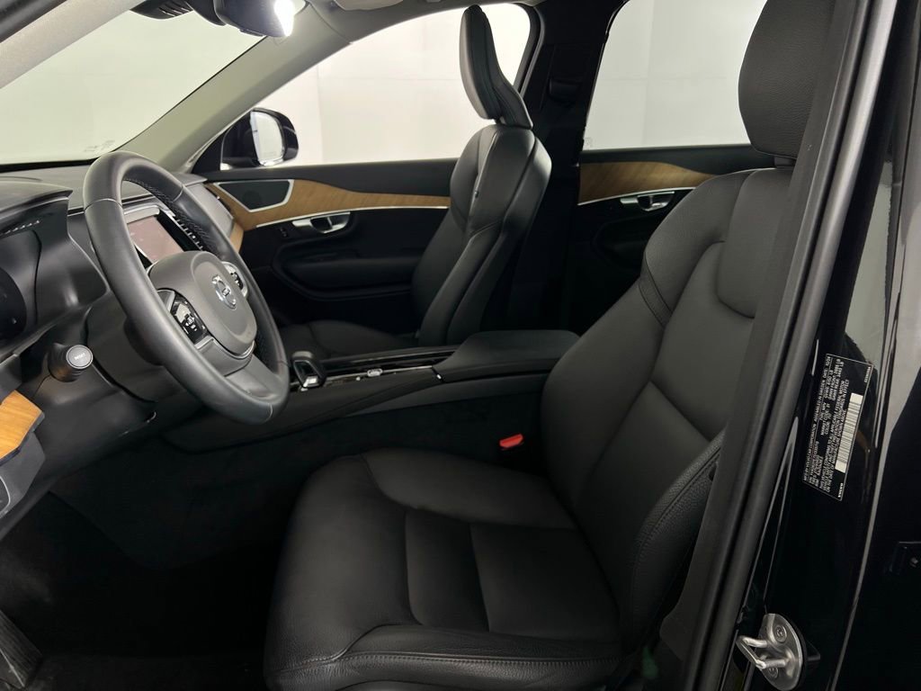 Used 2025 Volvo XC90 B6 Plus image 21