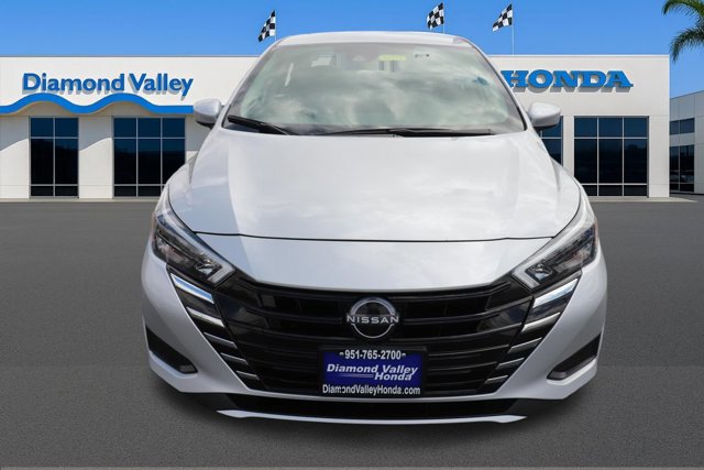 Used 2025 Nissan Versa SV FWD image 2