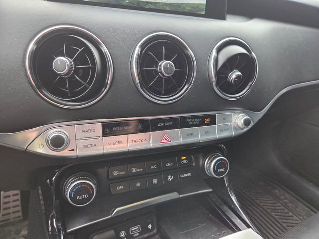 Used 2019 Kia Stinger GT1 AWD/4WD image 16