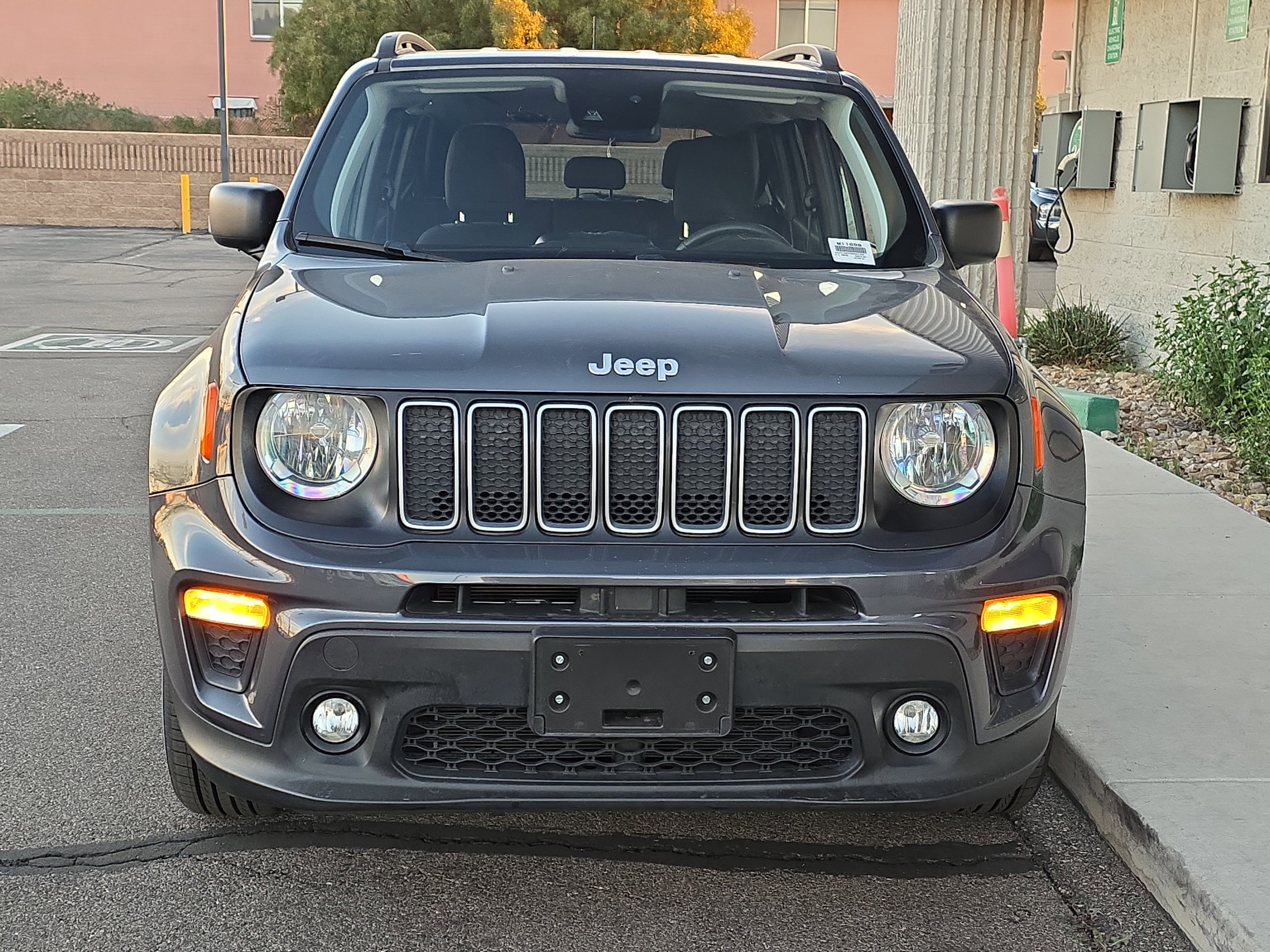 Used 2022 Jeep Renegade Latitude image 2