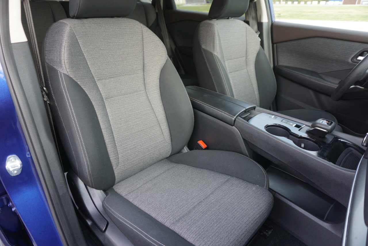 Used 2023 Nissan Rogue SV image 24