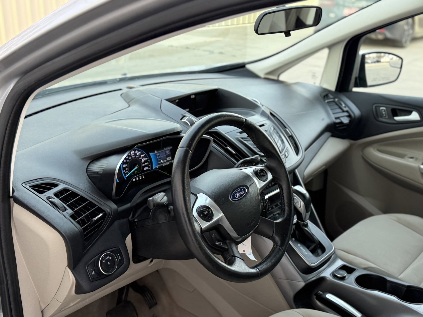 Used 2015 Ford C-MAX SE image 16