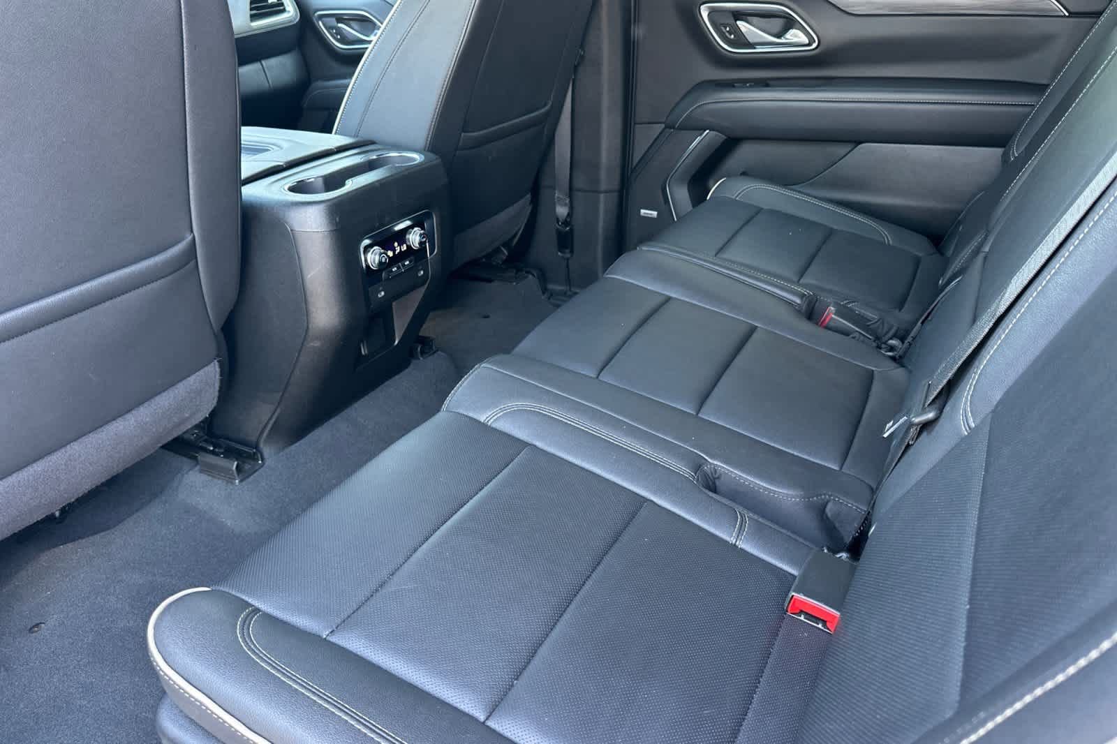Used 2024 GMC Yukon XL SLT image 4