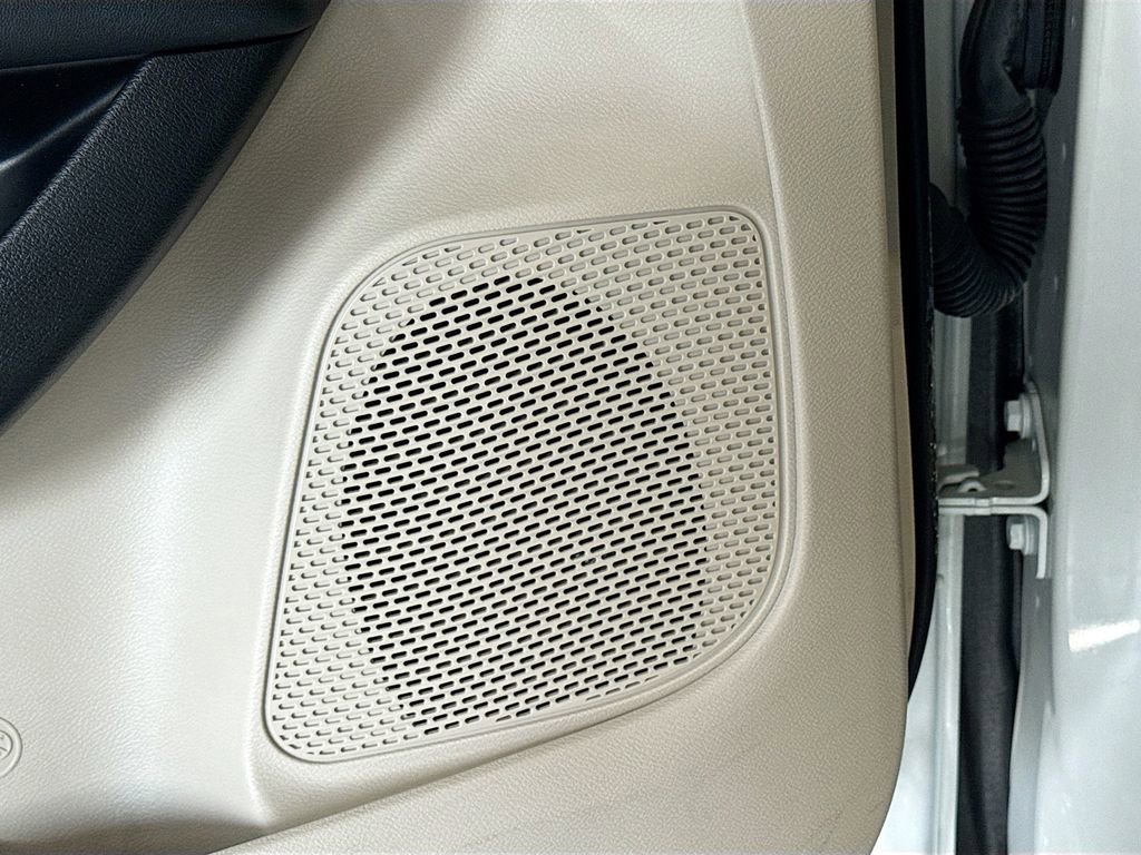 Used 2023 Chrysler Pacifica Limited image 12