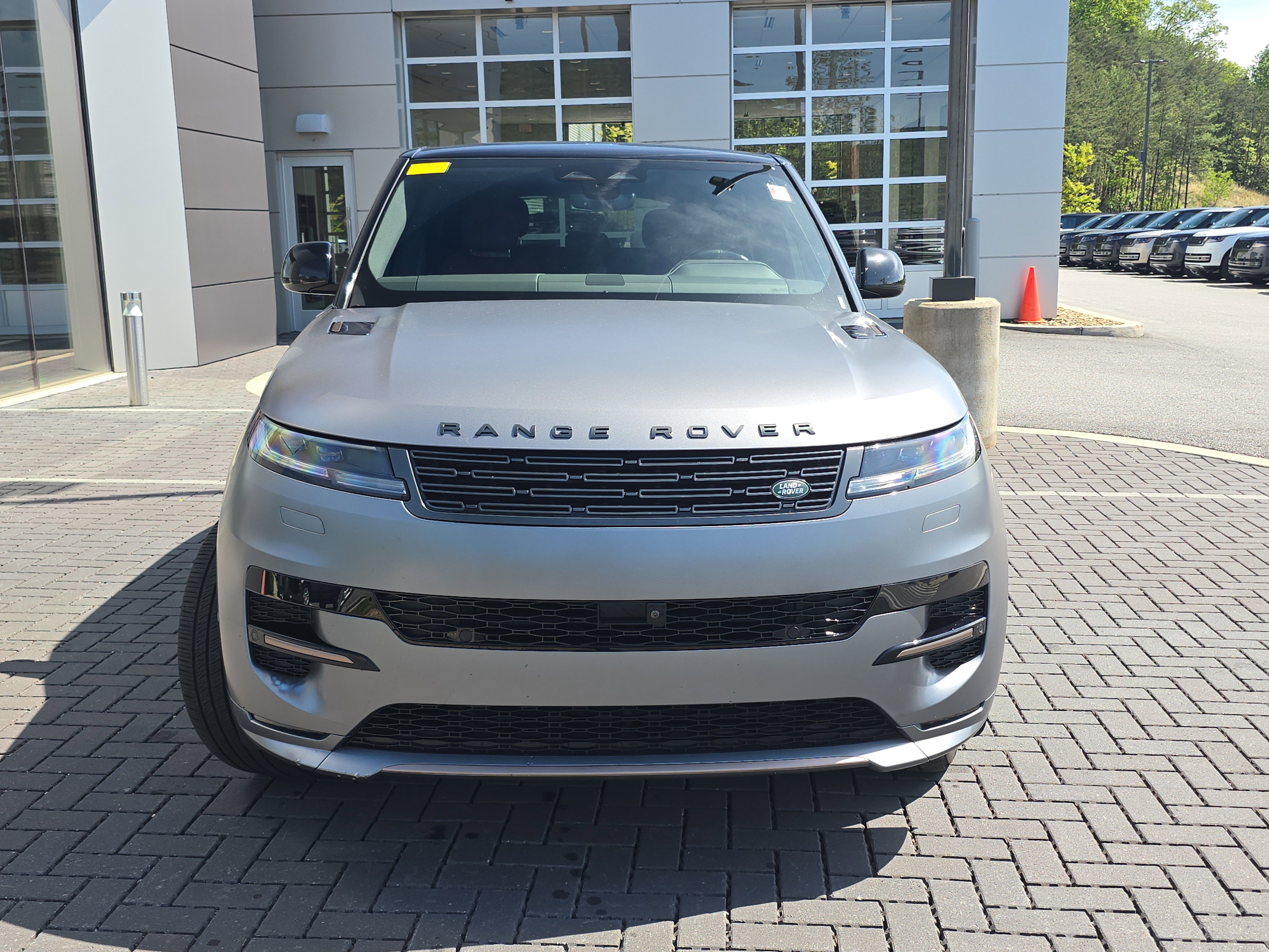 Certified 2025 Land Rover Range Rover Sport Dynamic SE AWD/4WD image 2