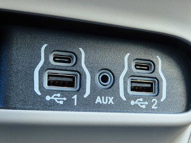 Used 2024 Chrysler Pacifica Select image 30