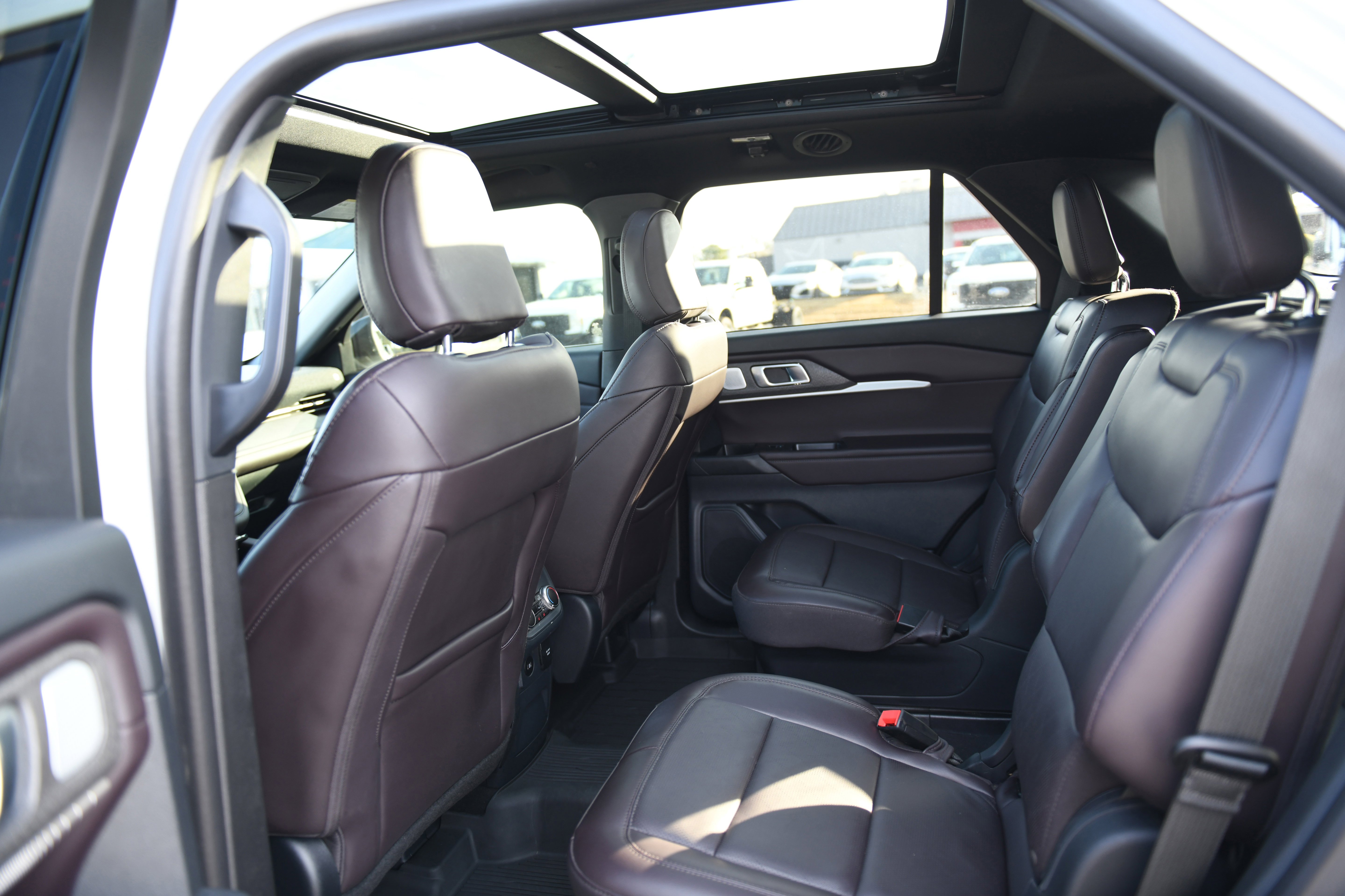 Used 2025 Ford Explorer Platinum image 15