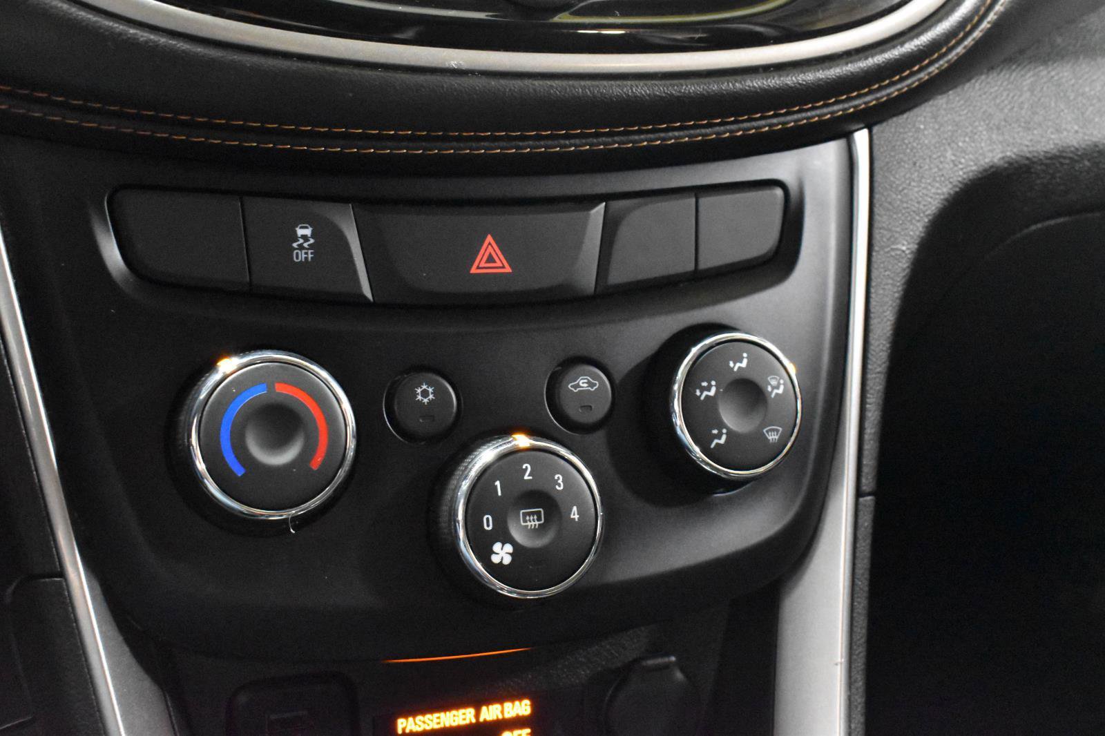 Used 2020 Chevrolet Trax LT w/ Sun & Sound Package image 17