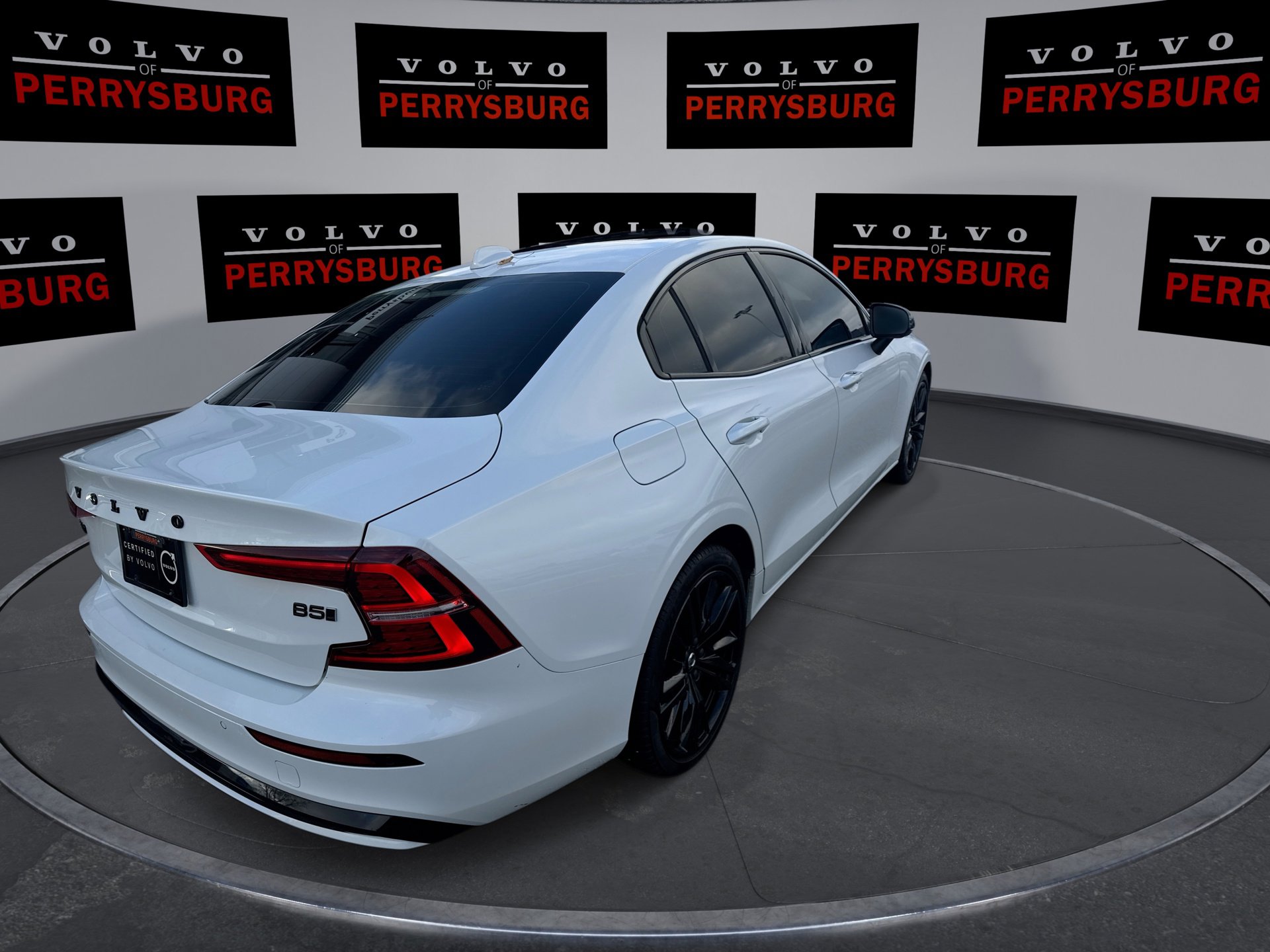 Used 2023 Volvo S60 B5 Plus w/ Climate Package image 8