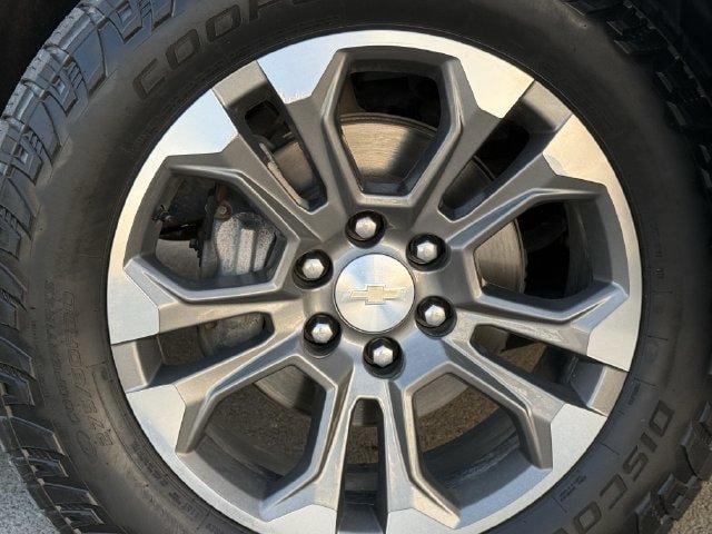 Used 2023 Chevrolet Silverado 1500 High Country w/ Technology Package AWD/4WD image 11