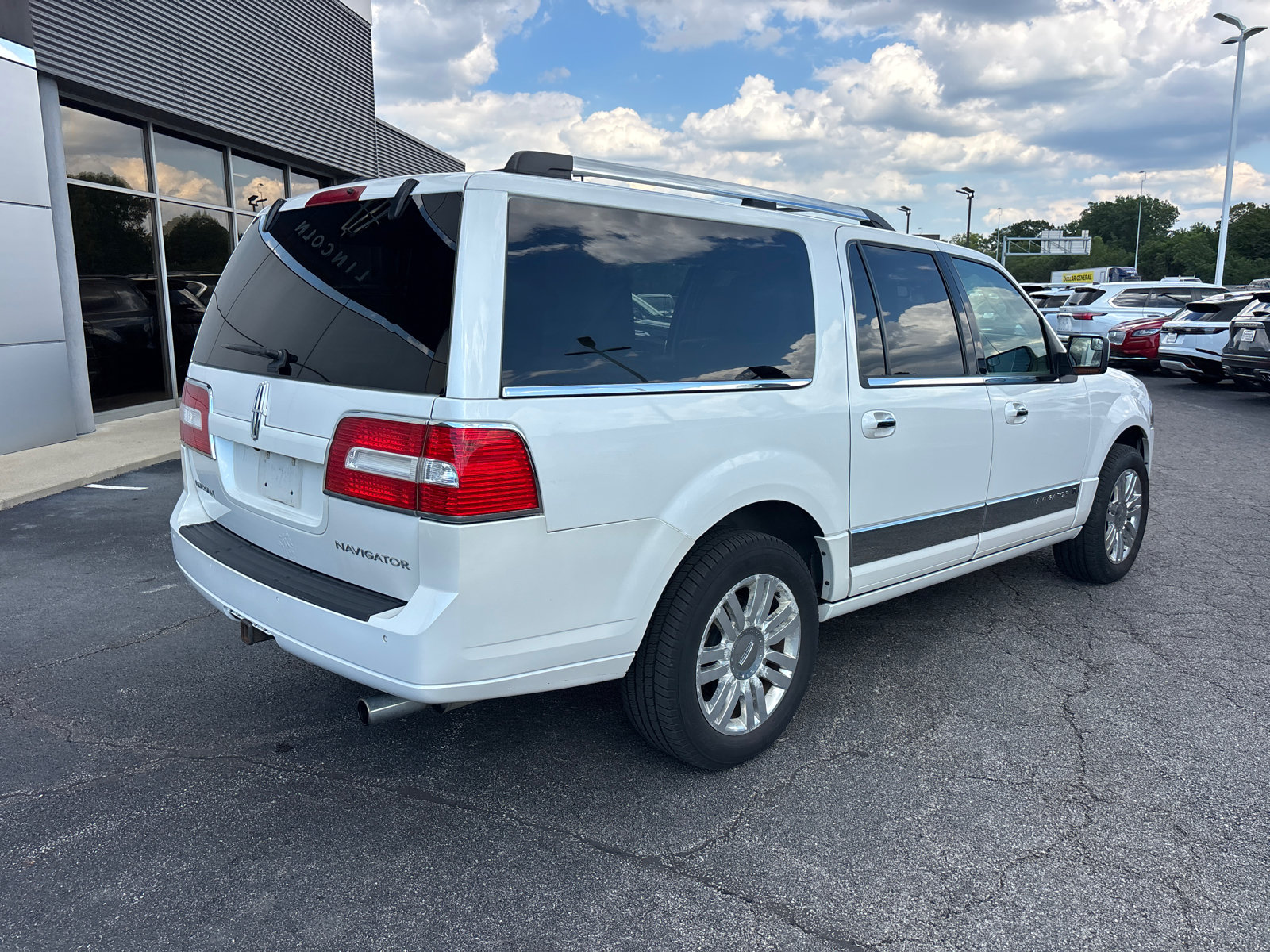 Used 2014 Lincoln Navigator L 4WD image 7