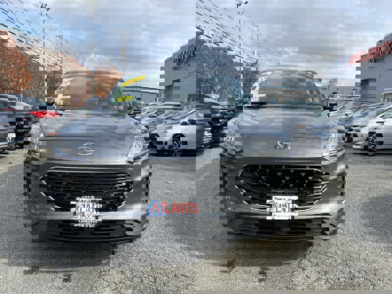 Used 2021 Ford Escape SE w/ SE Sport Appearance Package image 2