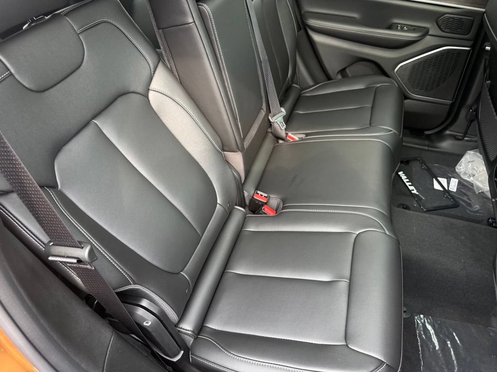 New 2026 Jeep Grand Cherokee Limited w/ Limited Altitude Package AWD/4WD image 47